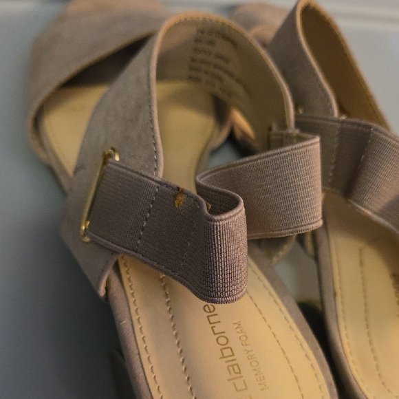 (J4) Liz Caliborne Womans Elegant Beige Women's Sandals - Picture 4 of 8